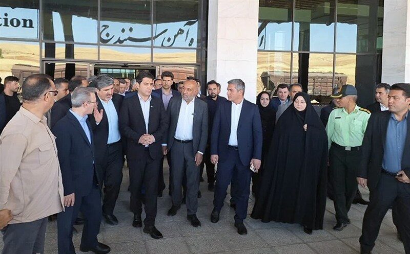 وزیر تعاون، کار و رفاه اجتماعی از ایستگاه راه‌آهن کردستان بازدید کرد