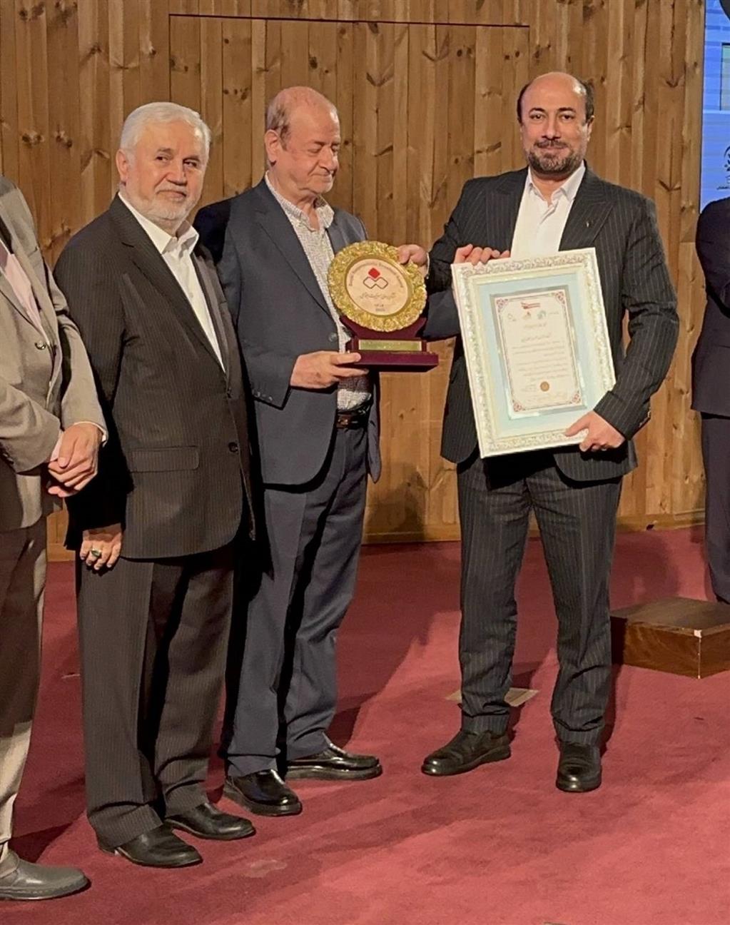 نشان عالی مسئولیت اجتماعی به مدیرکل روابط عمومی راه‌آهن رسید