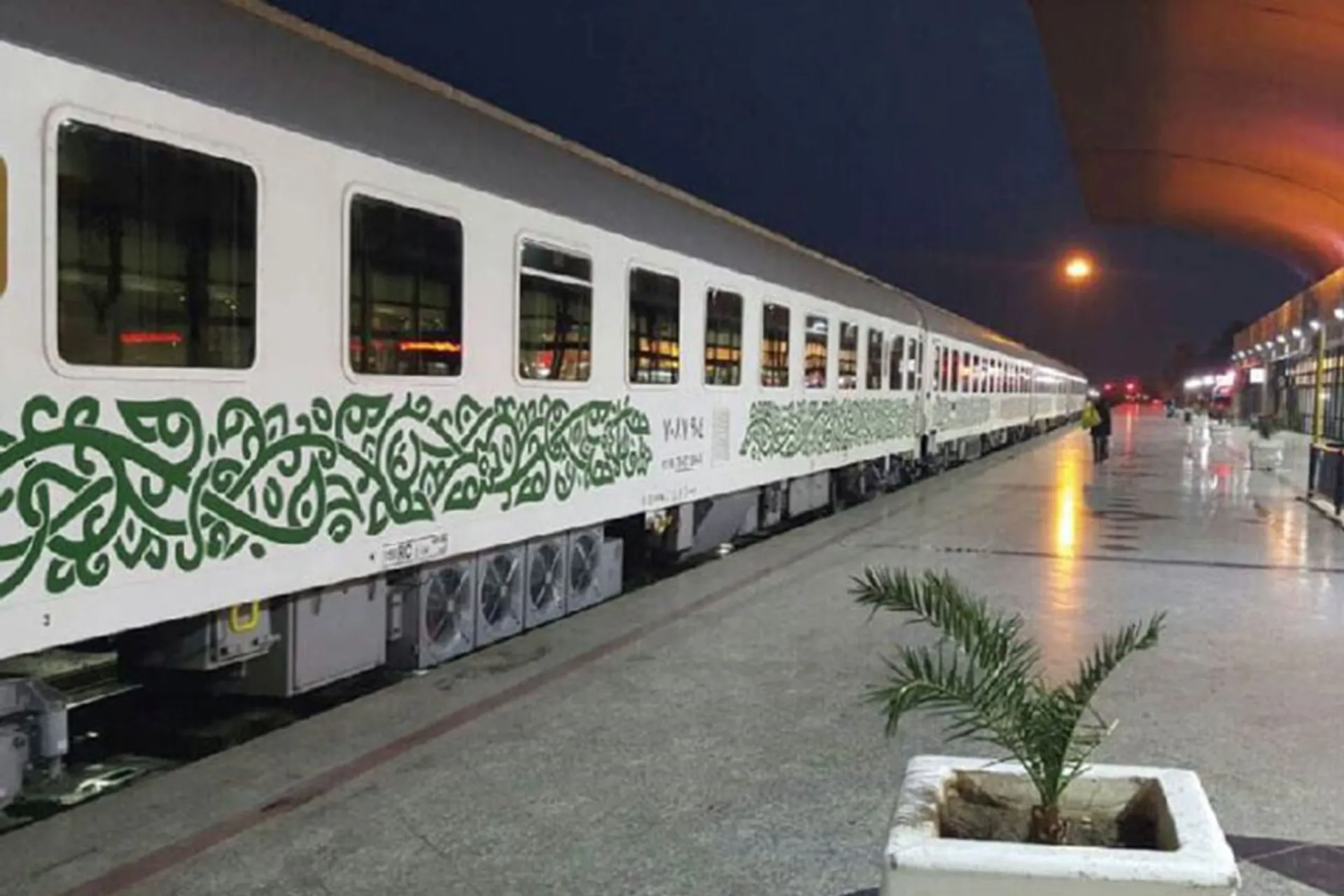 آغاز به کار قطار پنج‌ستاره فدک در مسیر ریلی «ساری به مشهد مقدس و بالعکس»