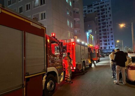 نجات ۲۰ نفر از وقوع آتش‌سوزی در یک مجتمع مسکونی در شهرک راه‌آهن