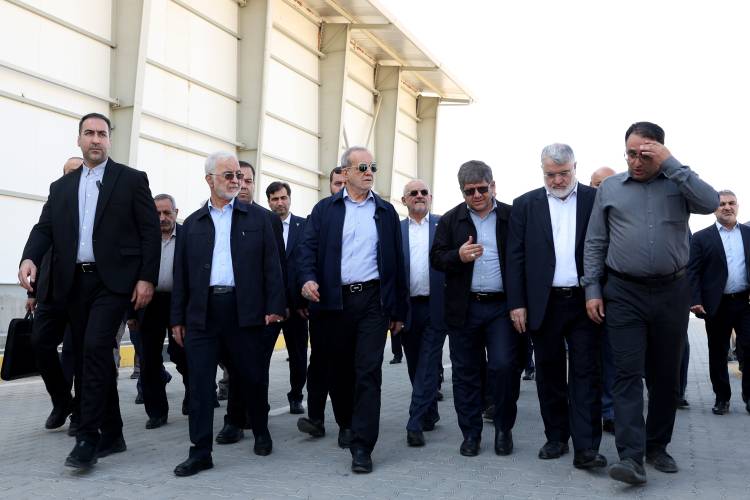 بازدید سرزده ی رئیس جمهور پزشکیان از قطارهای حومه ای، مرکز لجستیک و بندر خشک آپرین و ساختمان شهدای راه آهن