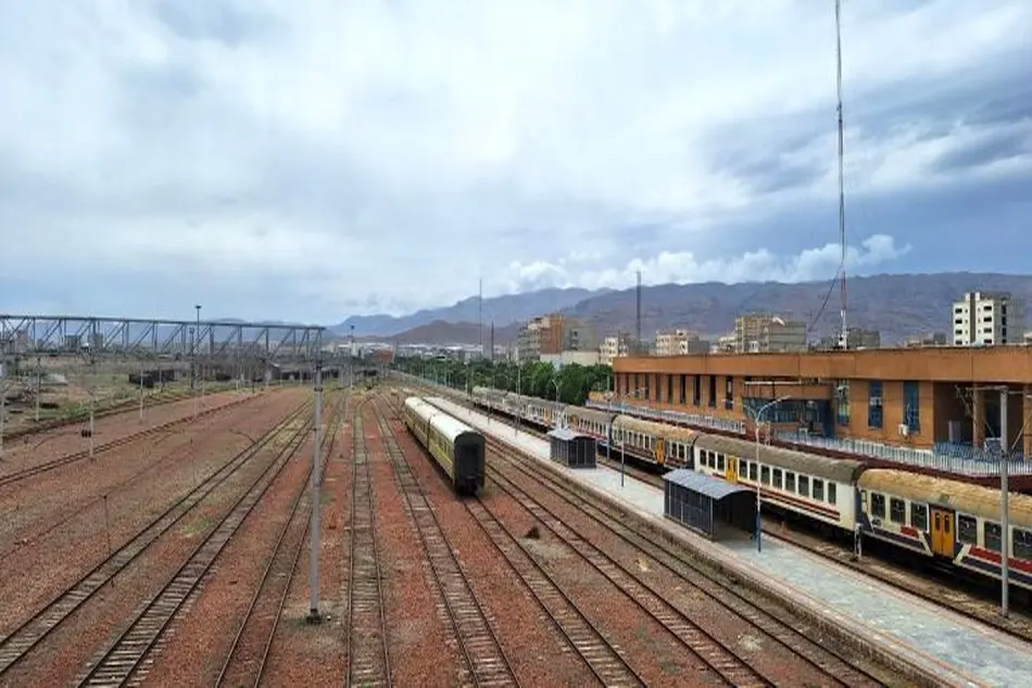 امکان افزایش ظرفیت تخلیه و بارگیری در راه آهن جلفا فراهم است