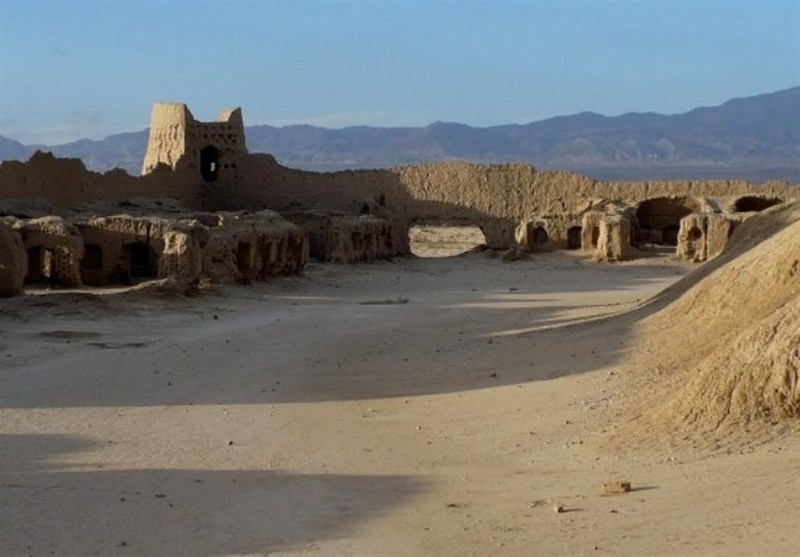 جابجایی خط ریل راه‌آهن از مجاورت تپه حصار برای حفاظت از این محوطه تاریخی هفت هزارساله