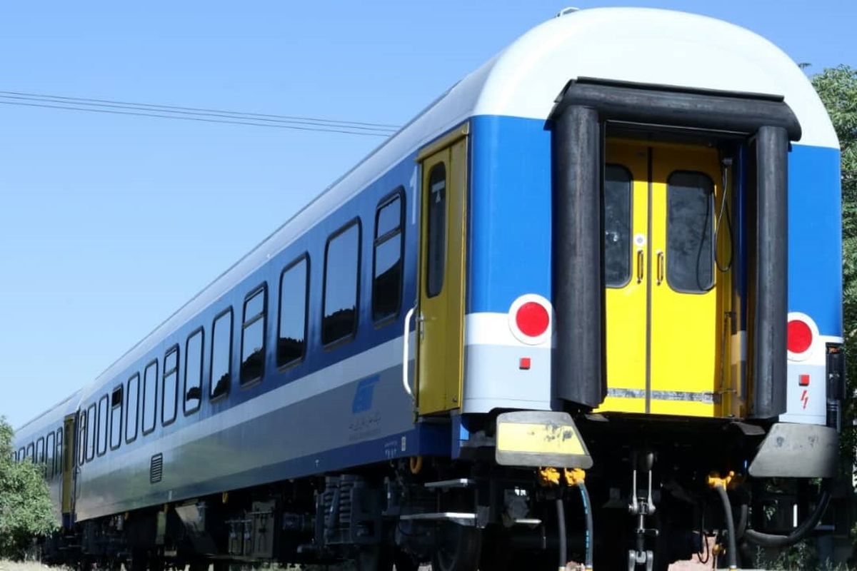 مدیرکل راه‌آهن هرمزگان از روند عملیات واگذاری واگن‌ها در ایستگاه مانوری بندرعباس بازدید کرد