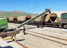 وارد شدن نخستین محموله گندم وارداتی کیفی سال ۱۴۰۴ به سمنان از طریق حمل و نقل ریلی